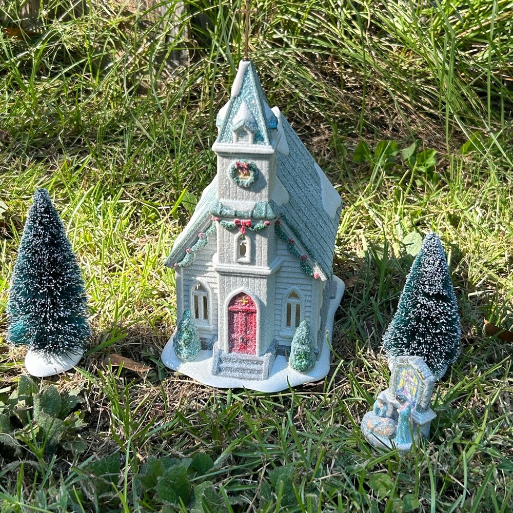 First Frost by Department 56 Lighted Porcelain “Cedar Isles Church” - Picture 7 of 17